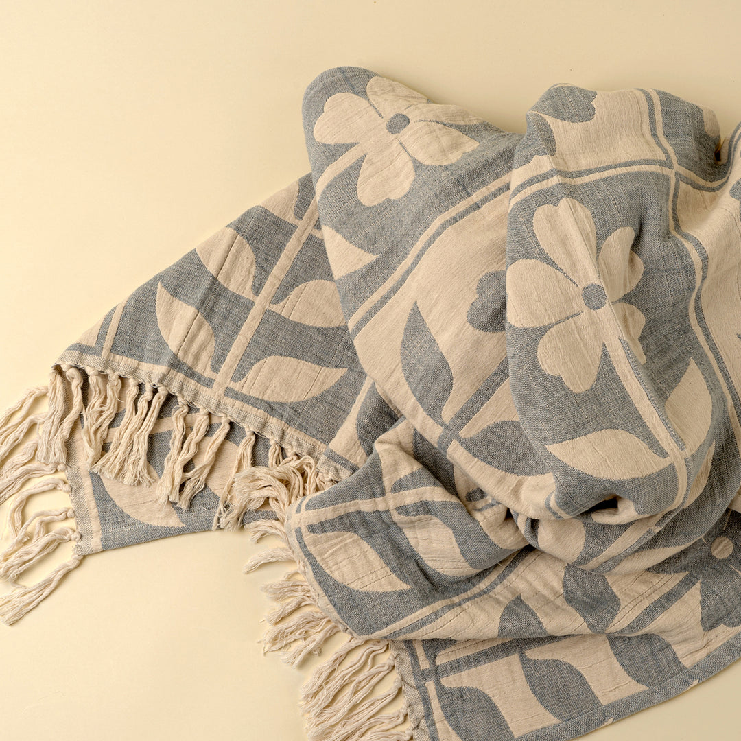 Daisy Throw