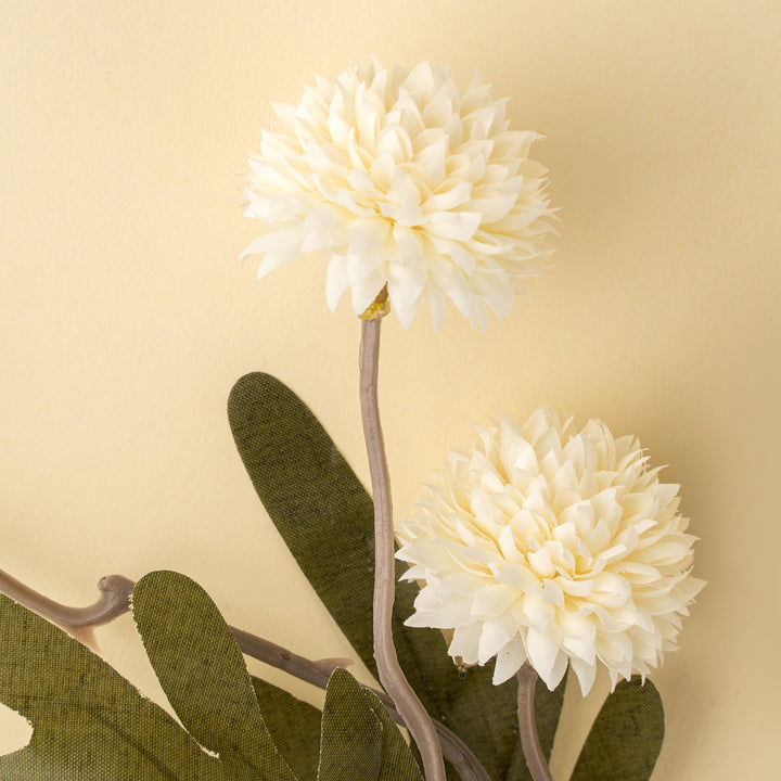 White Pom Pom Spray